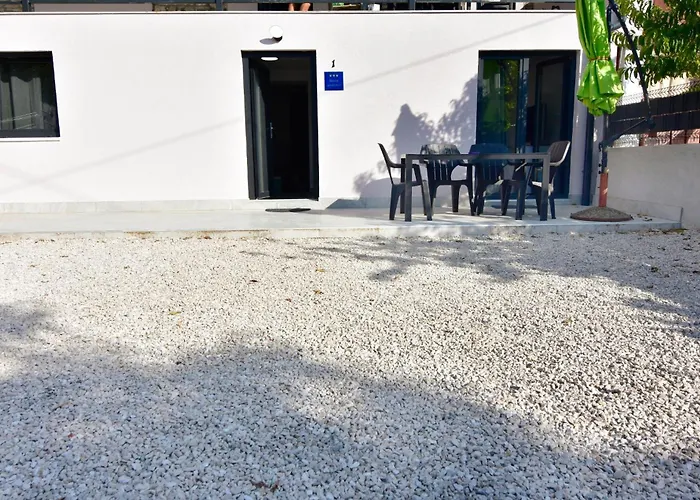 With Parking Space Plovanija, Istria - Sredisnja Istra - 23660 Apartamento Plovanija